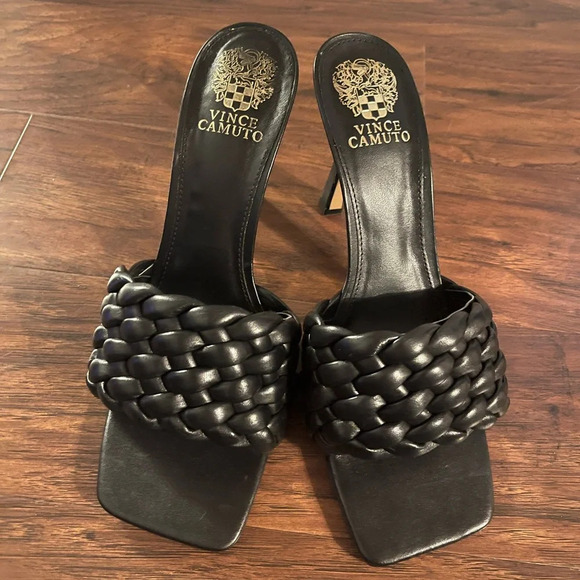 Black Leather quilted Heels by Vince Camuto-NWOT Size 9.5 - Picture 9 of 9